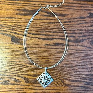 Silver necklace with removable pendant. 3 layer wire necklace w/ floral pendant